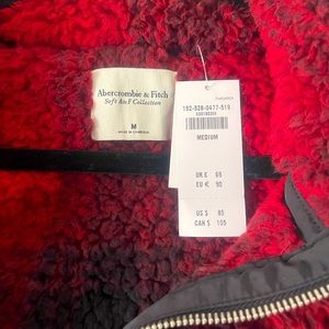 Abercrombie sweater size medium. Never worn, new with tags